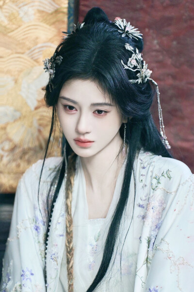 月鳞绮纪 鞠婧祎∣露芜衣