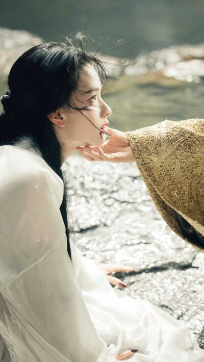 月鳞绮纪 陈都灵∣雾妄言