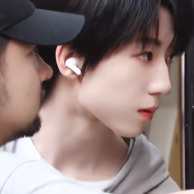 第五张运用了我们无所不能的短发神秘女子去掉身边的人上头不影响