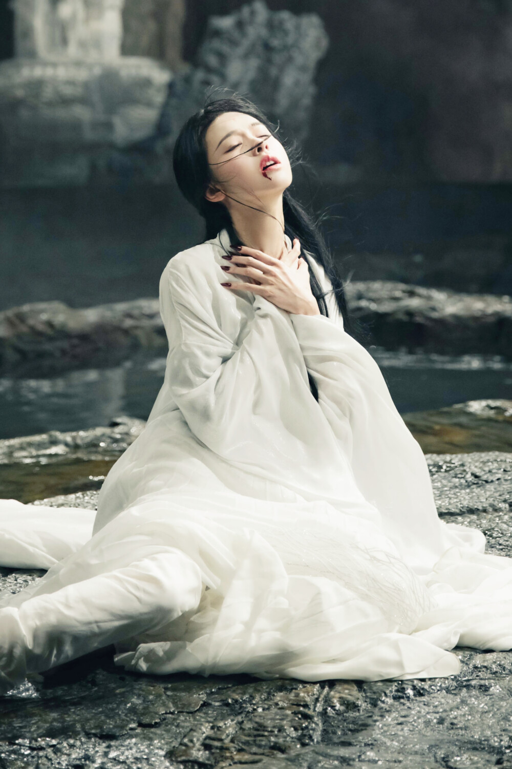 月鳞绮纪 陈都灵∣雾妄言