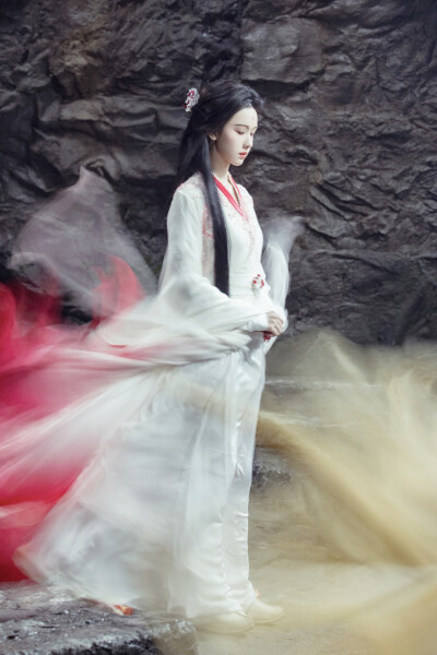 月鳞绮纪 陈都灵∣雾妄言