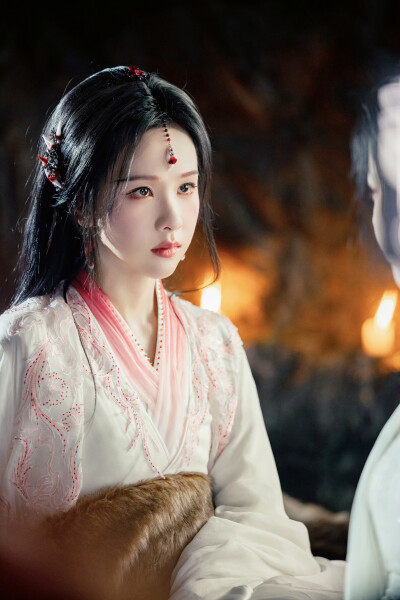 月鳞绮纪 陈都灵∣雾妄言