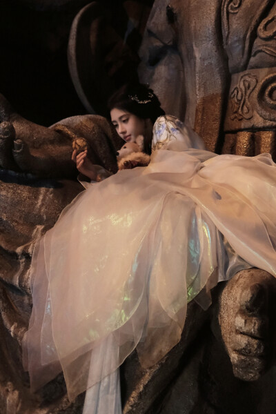 月鳞绮纪 鞠婧祎∣露芜衣