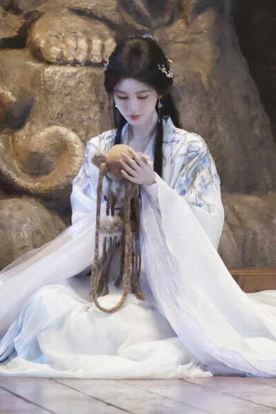 月鳞绮纪 鞠婧祎∣露芜衣