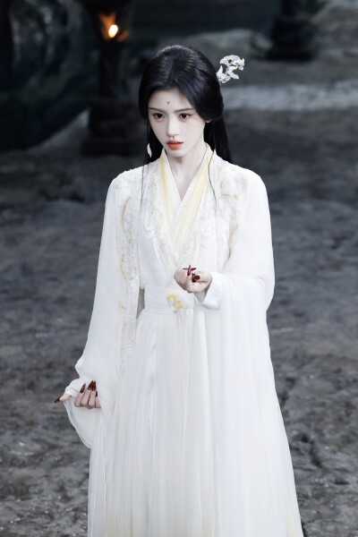 月鳞绮纪 鞠婧祎∣露芜衣