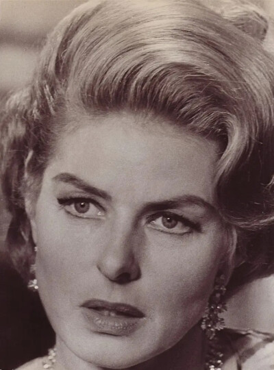 英格丽·褒曼在改编自迪伦马特名剧的电影《贵妇还乡》中
