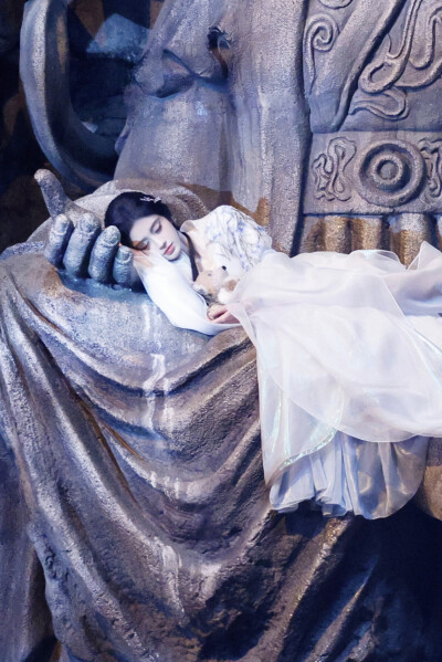 月鳞绮纪 鞠婧祎∣露芜衣