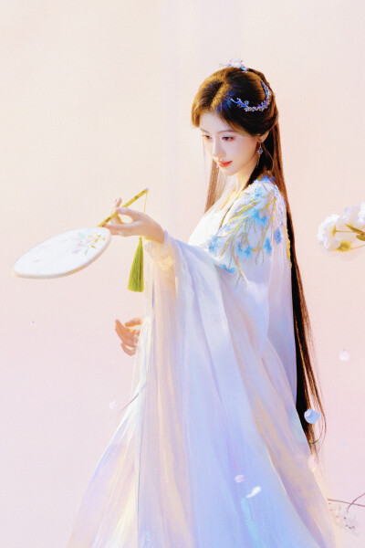 月鳞绮纪 鞠婧祎∣露芜衣