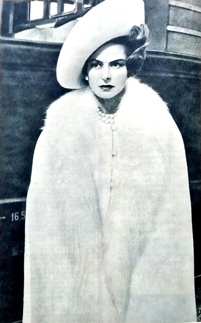 1964年，英格丽·褒曼在改编自迪伦马特名剧的电影《贵妇还乡》中的一幅剧照。
