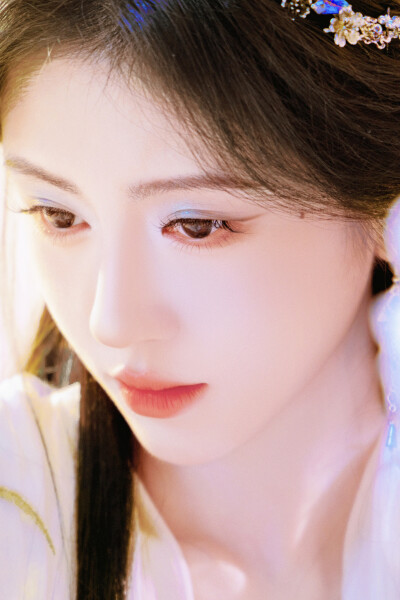 月鳞绮纪 鞠婧祎∣露芜衣