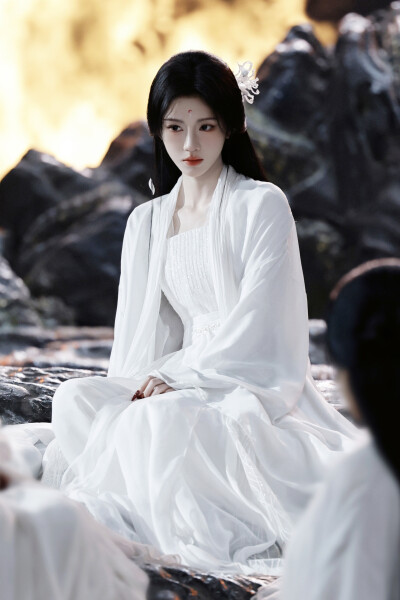 月鳞绮纪 鞠婧祎∣露芜衣