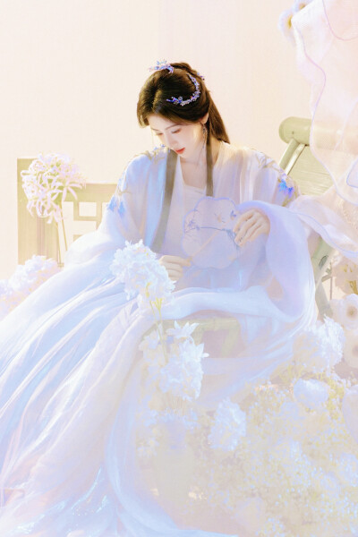 月鳞绮纪 鞠婧祎∣露芜衣