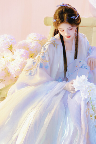 月鳞绮纪 鞠婧祎∣露芜衣