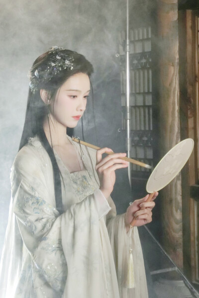 月鳞绮纪 陈都灵∣雾妄言