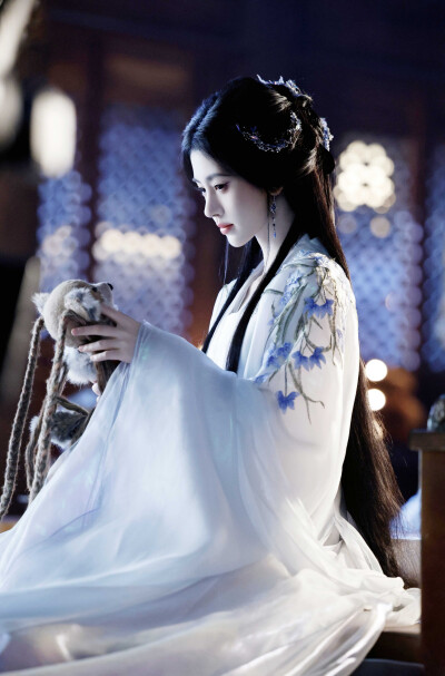 月鳞绮纪 鞠婧祎∣露芜衣