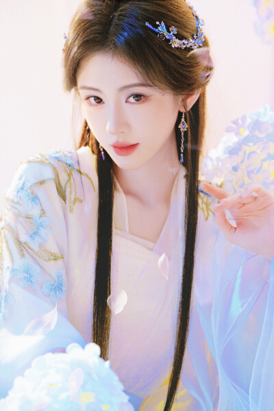 月鳞绮纪 鞠婧祎∣露芜衣