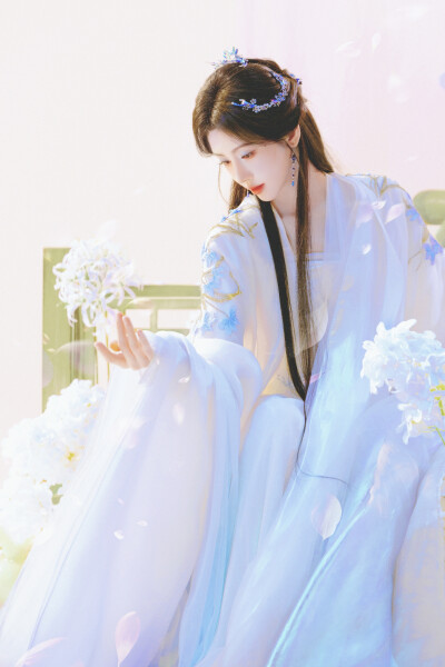 月鳞绮纪 鞠婧祎∣露芜衣