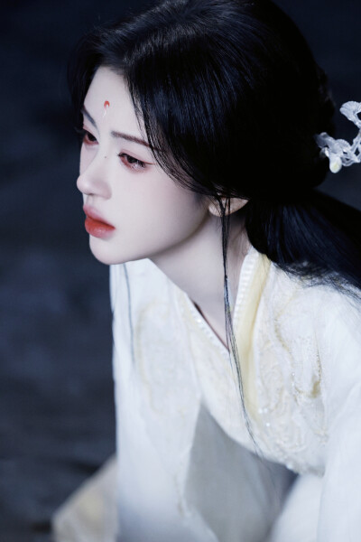 月鳞绮纪 鞠婧祎∣露芜衣