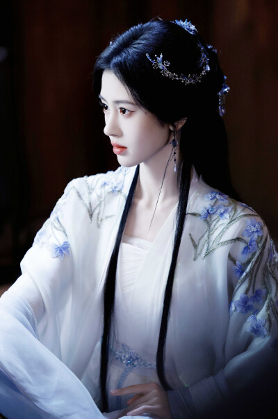 月鳞绮纪 鞠婧祎∣露芜衣