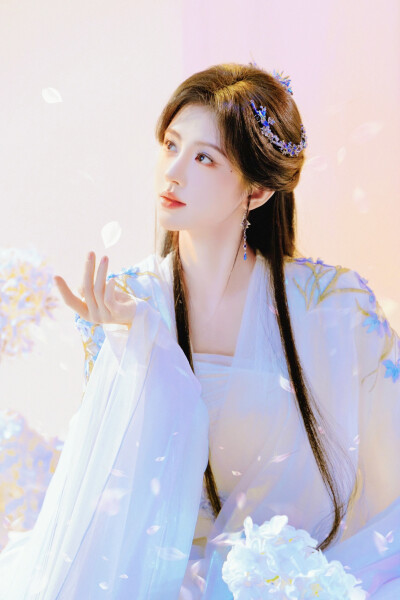 月鳞绮纪 鞠婧祎∣露芜衣