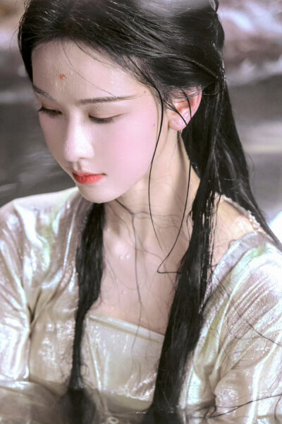 露芜衣ꪔ̤̮ꪔ̤̫ ​​​