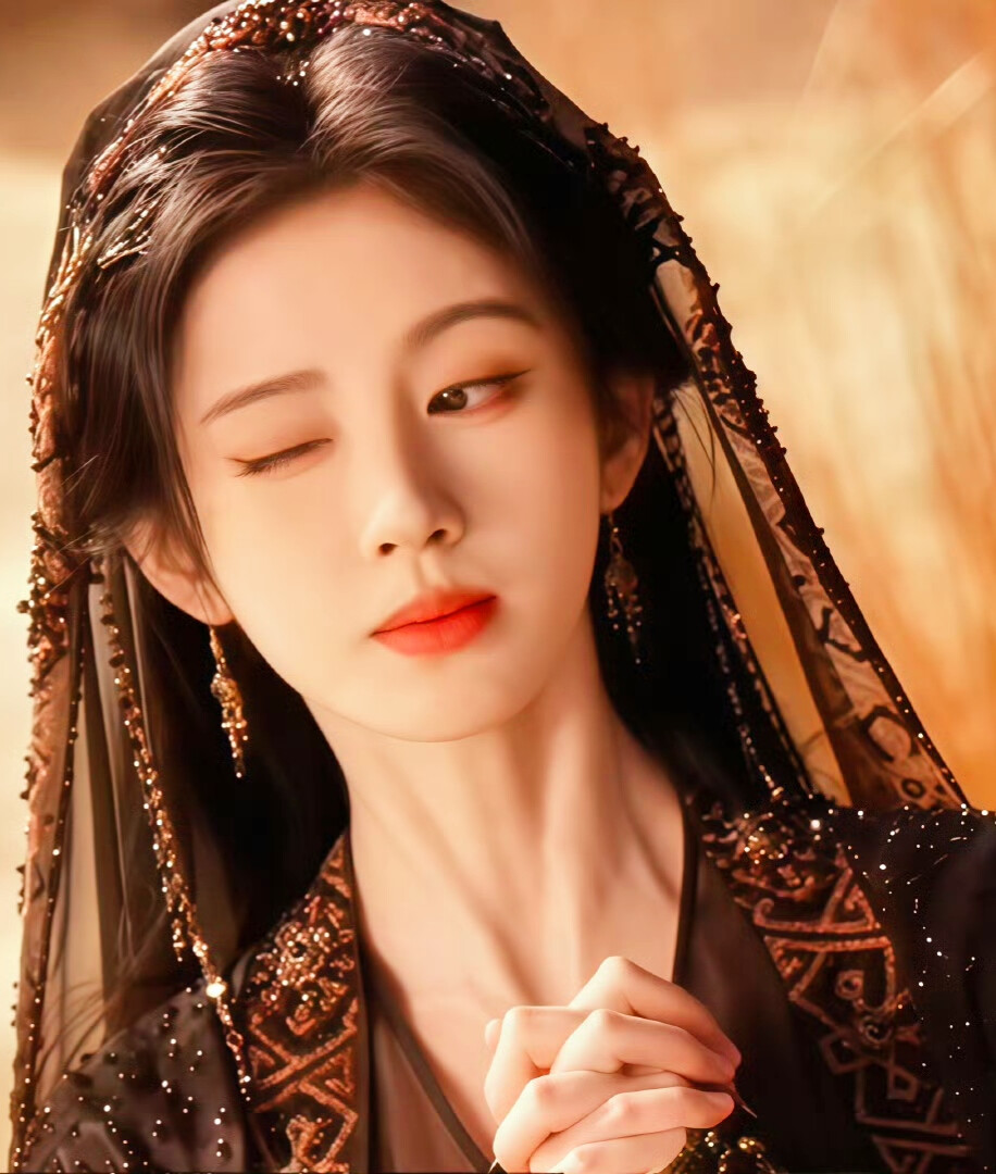 鞠婧祎/露芜衣