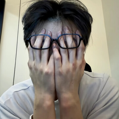 头像｜男生头像 常说人生若只如初见我在想到底什么样的羁绊才能让两颗陌生的心依偎在一起