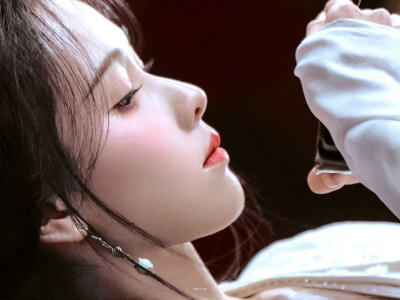 露芜衣ꪔ̤̮ꪔ̤̫ ​​​