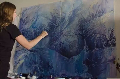 Carla Hananiah
是一位年轻的新西兰女性艺术家
她有着不一样的辽阔情怀
笔下的天空,尤其是晚霞
壮丽辽阔,色彩绚丽,层次分明
比摄影更美
看完都想去学油画了！
