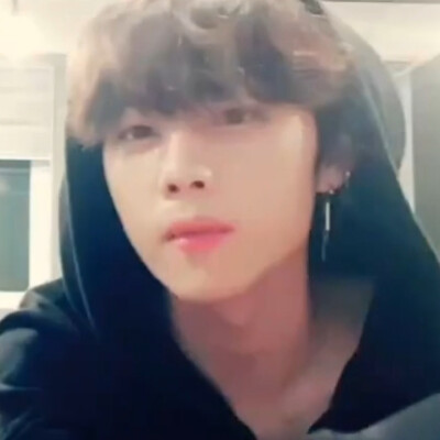 老姐妹们我今天上了好几次电视我以后能成为女明星吗和迪丽热巴并列的那种