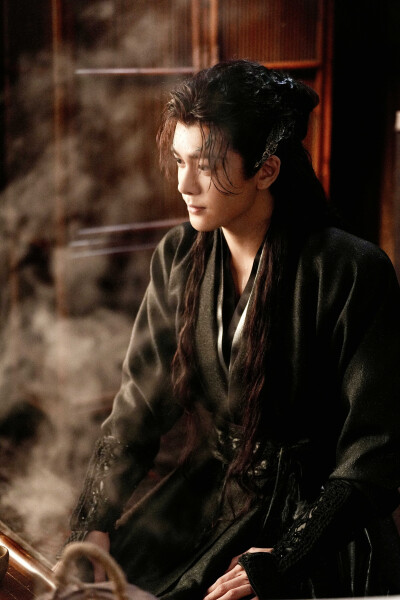 月鳞绮纪 曾舜晞∣苍淏