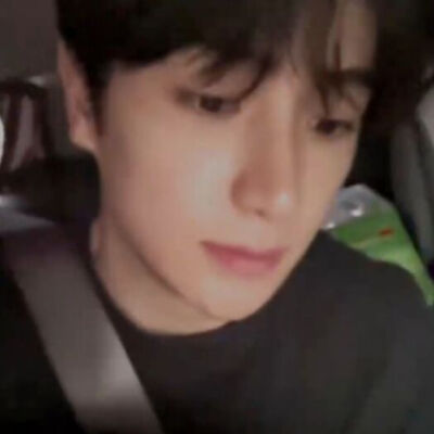 同龄人都结婚了，你还在这里装大手子