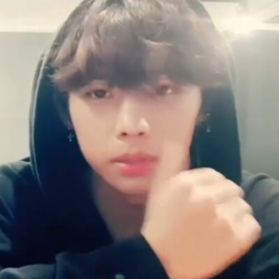 老姐妹们我今天上了好几次电视我以后能成为女明星吗和迪丽热巴并列的那种