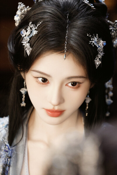 月鳞绮纪 鞠婧祎∣露芜衣