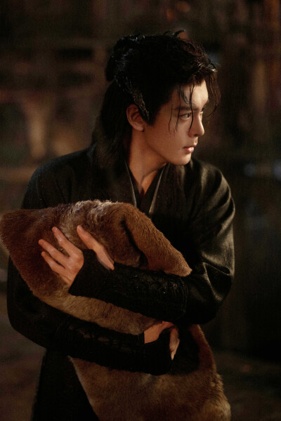 月鳞绮纪 曾舜晞∣苍淏