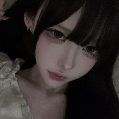 别哭了姐姐以后保护你