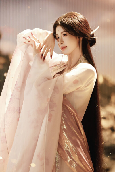 月鳞绮纪 鞠婧祎∣露芜衣