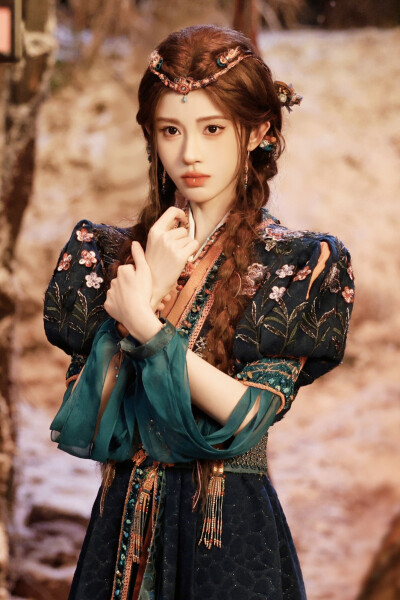 月鳞绮纪 鞠婧祎∣露芜衣