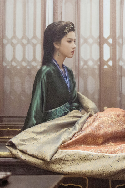 月鳞绮纪 陈都灵∣雾妄言