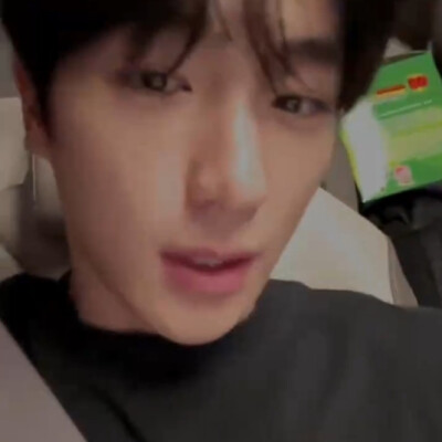 同龄人都结婚了，你还在这里装大手子