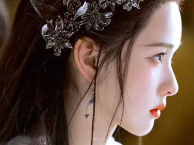 露芜衣ꪔ̤̮ꪔ̤̫ ​​​