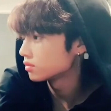 老姐妹们我今天上了好几次电视我以后能成为女明星吗和迪丽热巴并列的那种