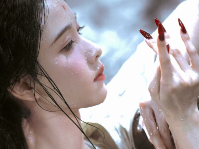 露芜衣ꪔ̤̮ꪔ̤̫ ​​​