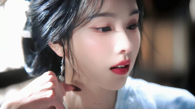 露芜衣ꪔ̤̮ꪔ̤̫ ​​​