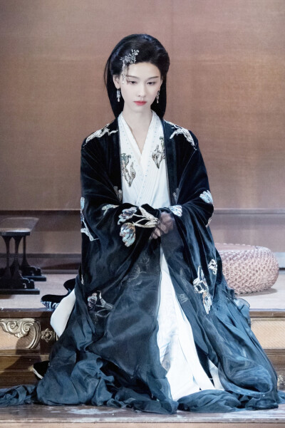 月鳞绮纪 陈都灵∣雾妄言