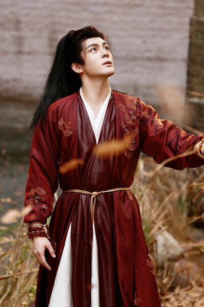 月鳞绮纪 曾舜晞∣武拾光