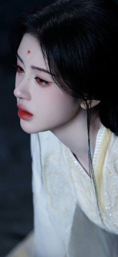 鞠婧祎《月鳞绮纪》露芜衣