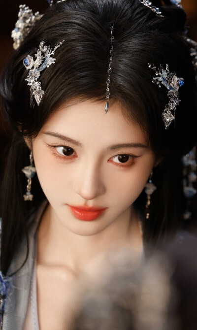 鞠婧祎《月鳞绮纪》露芜衣