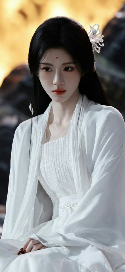 鞠婧祎《月鳞绮纪》露芜衣