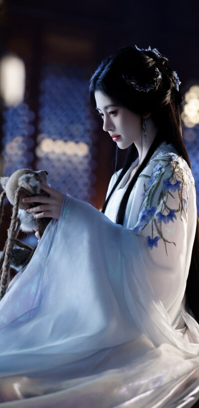 鞠婧祎《月鳞绮纪》露芜衣